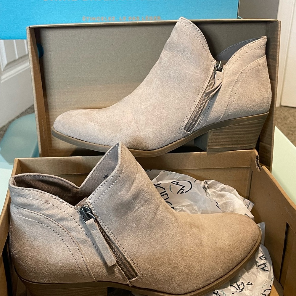 Women's Suede Ankle Boots - Cream